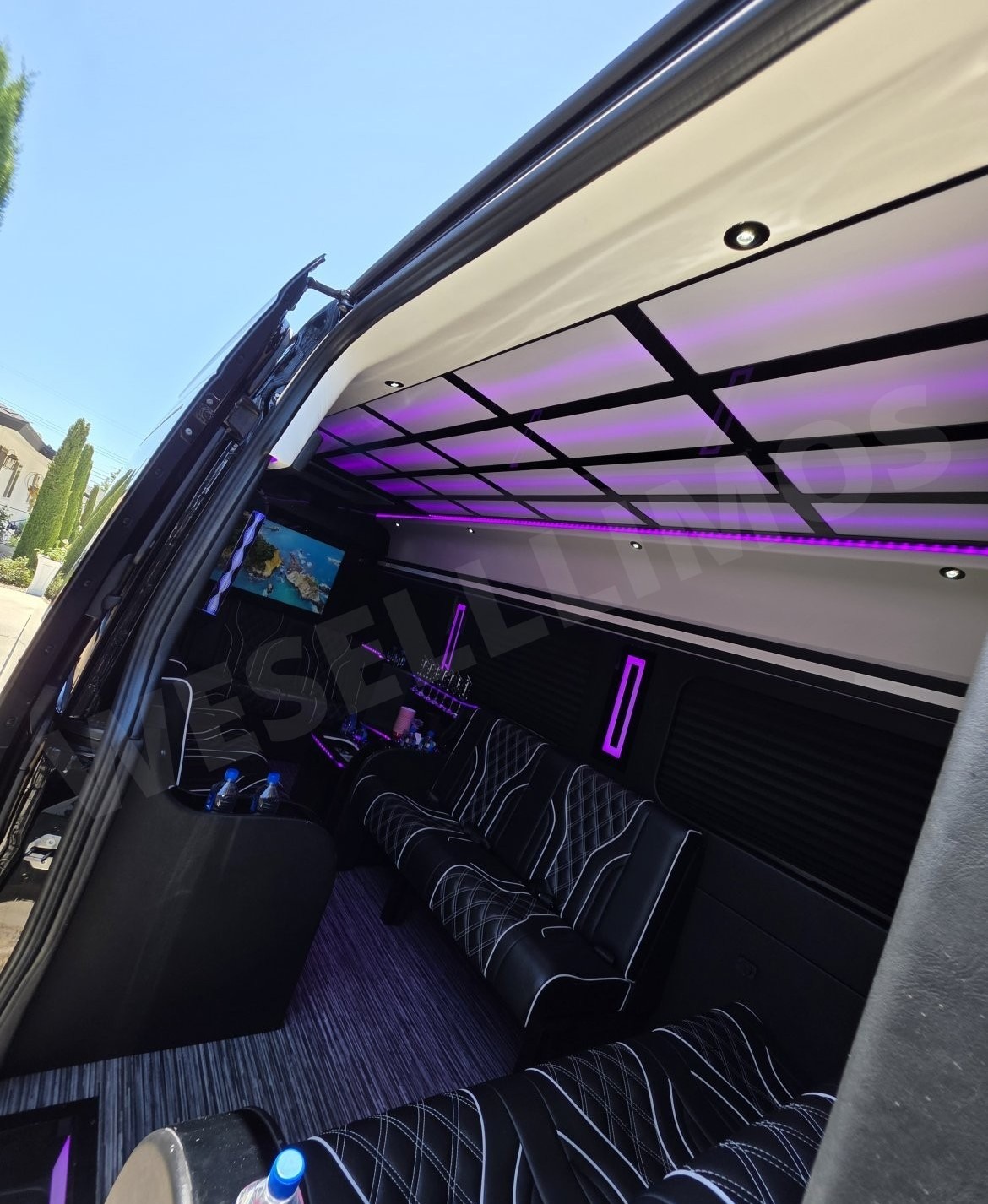 Mercedes Luxury Limo Sprinter Image