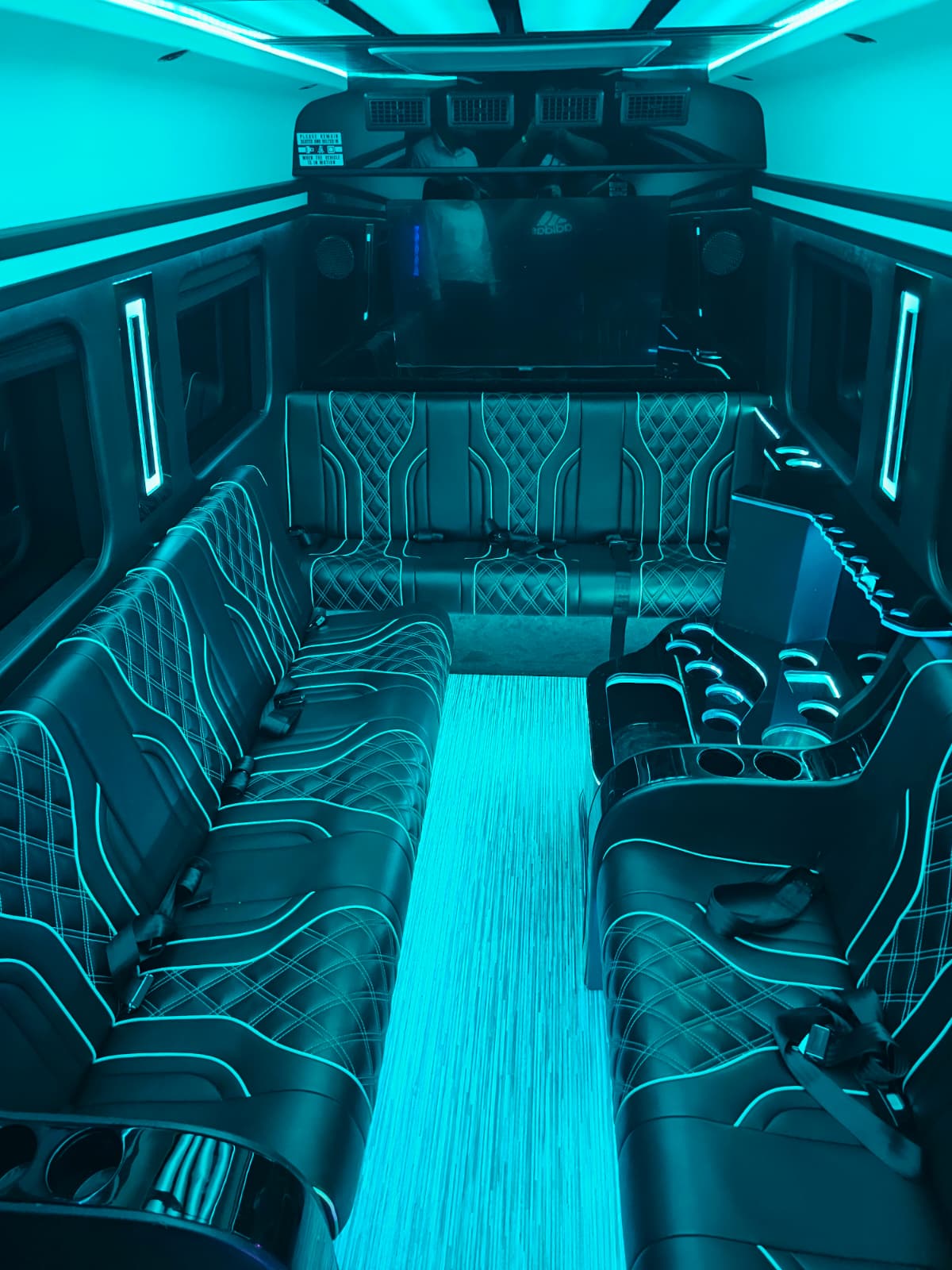 Mercedes Limo Sprinter Image
